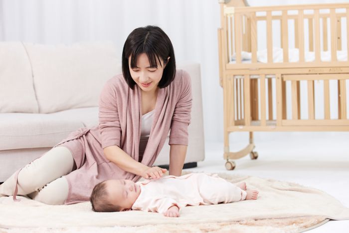 1632451434340589.jpg 攝圖網(wǎng)_501728710_照顧嬰兒寶寶入睡的月嫂保姆(企業(yè)商用).jpg