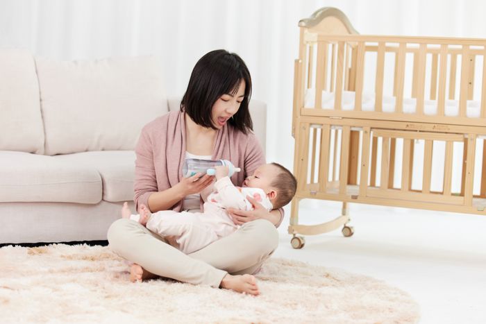 1637732723631930.jpg 攝圖網_501725414_月嫂喂養嬰兒小寶寶(企業商用).jpg